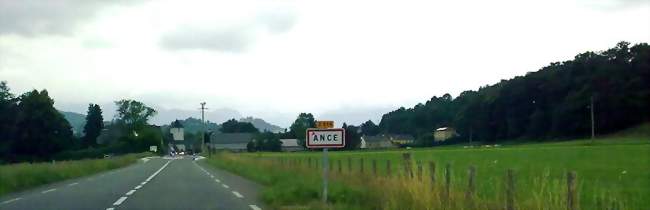 Entrée dans Ance - Ance (64570) - Pyrénées-Atlantiques