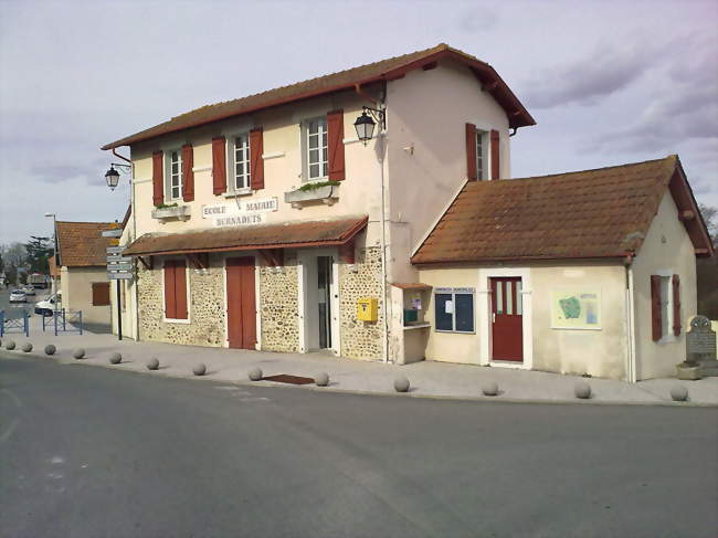 La mairie de Bernadets - Bernadets (64160) - Pyrénées-Atlantiques