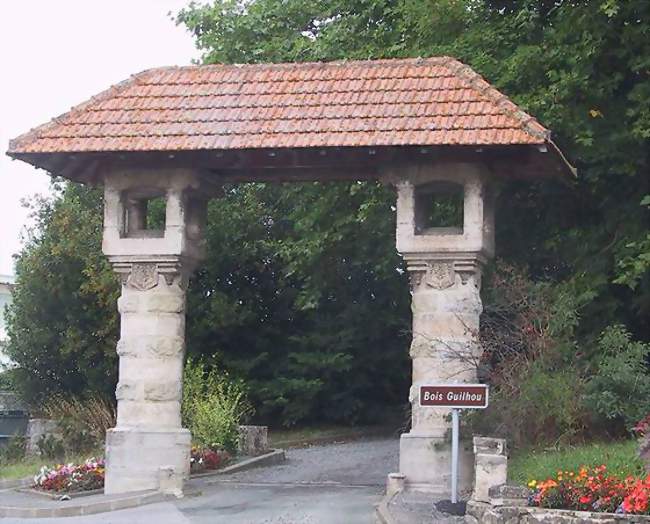 Porche ouest du bois Guilhou - Boucau (64340) - Pyrénées-Atlantiques
