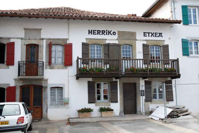 La mairie dHélette - Hélette (64640) - Pyrénées-Atlantiques