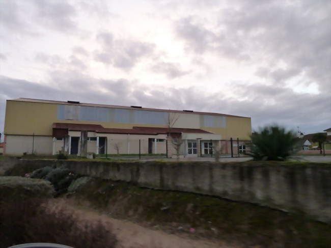 La salle polyvalente - Mazerolles (64230) - Pyrénées-Atlantiques