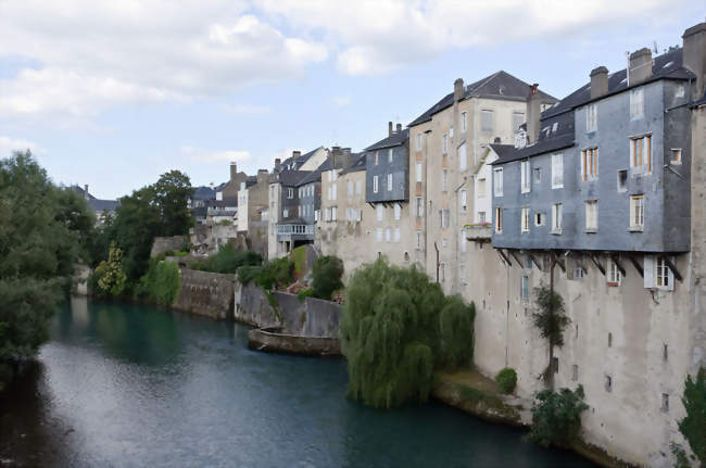 Maisons le long du gave d'Aspe - Oloron-Sainte-Marie (64400) - Pyrénées-Atlantiques