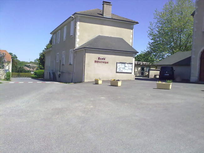 École et bibliothèque d'Ouillon - Ouillon (64160) - Pyrénées-Atlantiques