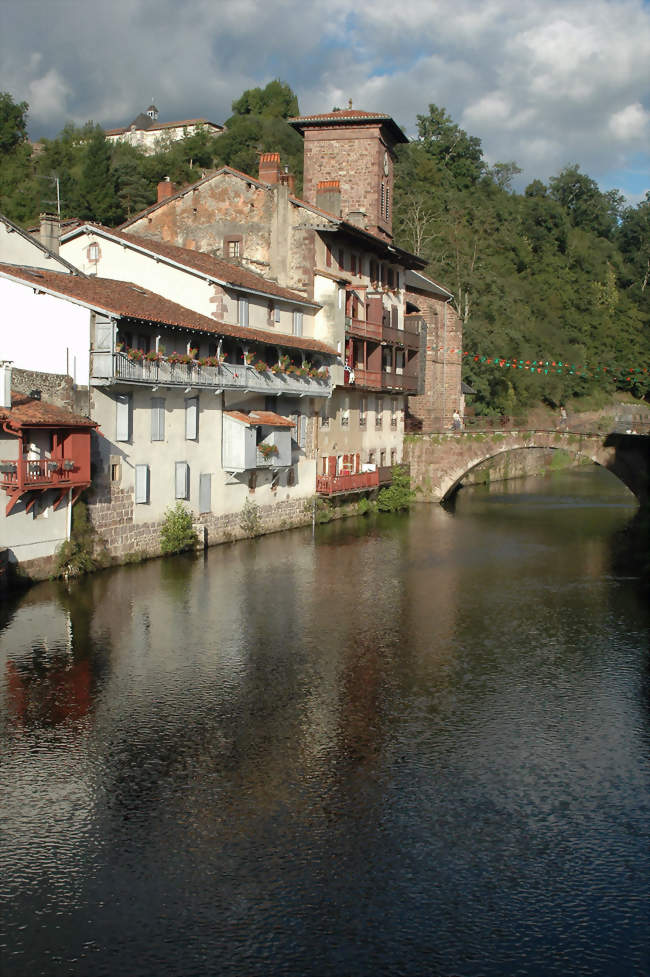 Le pont romain sur la Nive de Béhérobie - Saint-Jean-Pied-de-Port (64220) - Pyrénées-Atlantiques