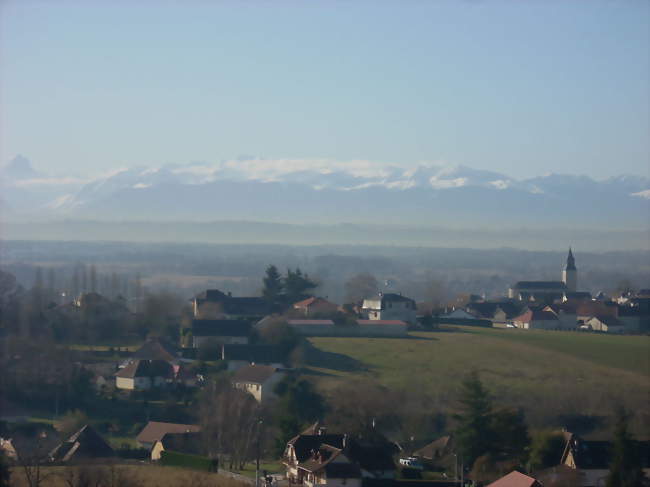 Village de Sauvagnon vue de l'oppidum de sa forêt communale - Sauvagnon (64230) - Pyrénées-Atlantiques