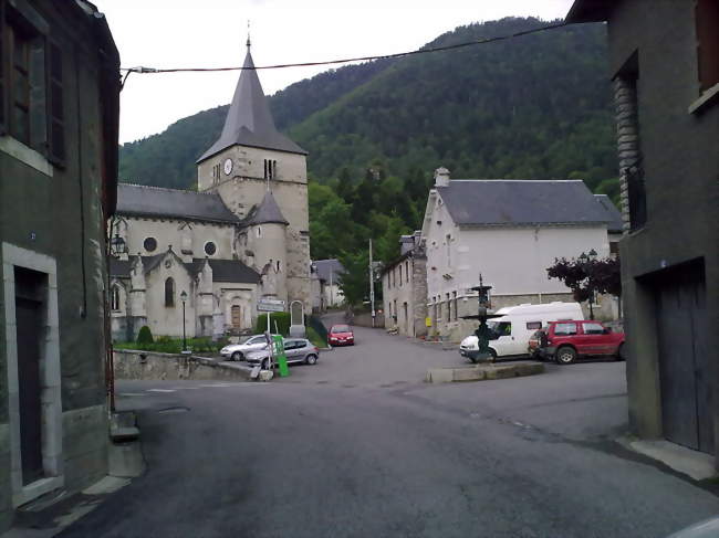 Le village de Cadéac et son église - Cadéac (65240) - Hautes-Pyrénées