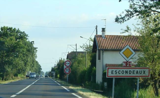 Entrée du village en venant de Rabastens-de-Bigorre - Escondeaux (65140) - Hautes-Pyrénées