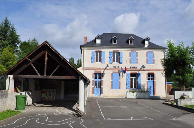 Mairie de Hiis Le bâtiment accueille aussi une école - Hiis (65200) - Hautes-Pyrénées
