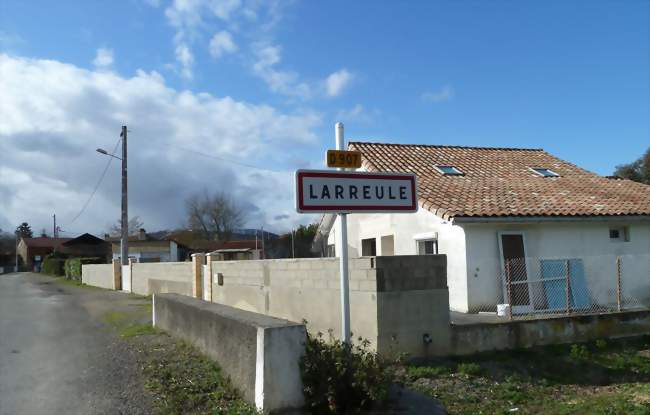 Entrée dans Larreule - Larreule (65700) - Hautes-Pyrénées