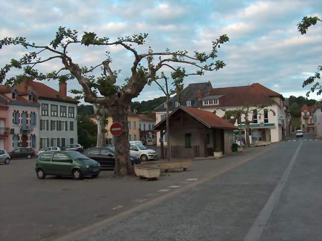 place d'Astarac(côté nord) - Tournay (65190) - Hautes-Pyrénées