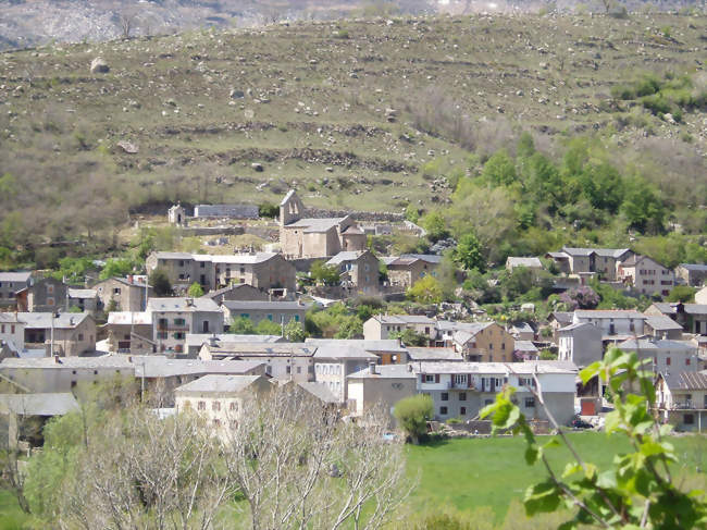 Vue générale du village - Angoustrine-Villeneuve-des-Escaldes (66760) - Pyrénées-Orientales