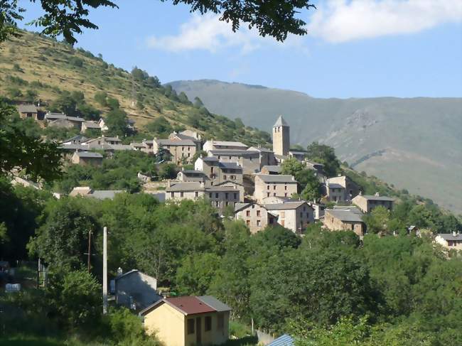 Vue d'Ayguatébia du sud-ouest - Ayguatébia-Talau (66360) - Pyrénées-Orientales