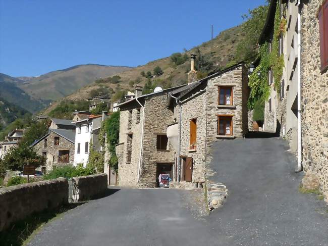 L'entrée du village - Nohèdes (66500) - Pyrénées-Orientales