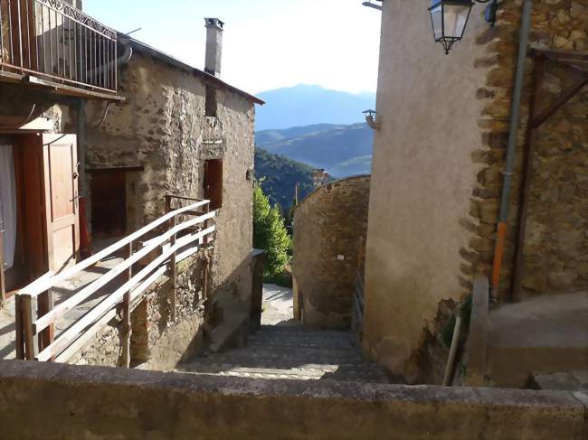 Le haut du village - Oreilla (66360) - Pyrénées-Orientales