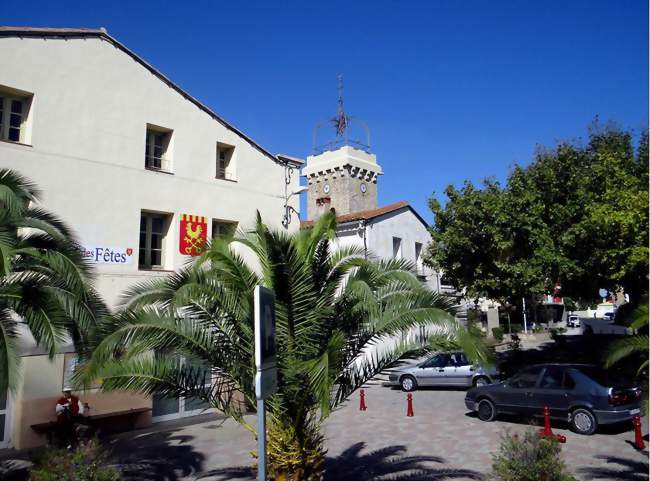 Place de la promenade - Théza (66200) - Pyrénées-Orientales