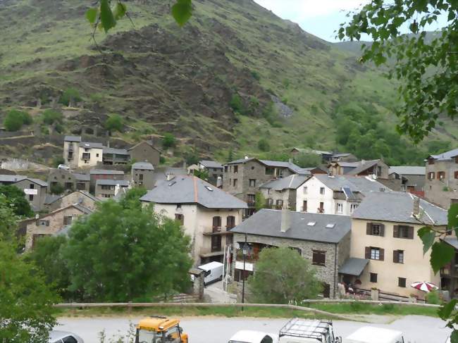 Vue du bourg - Valcebollère (66340) - Pyrénées-Orientales