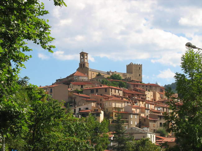 Vue de l'église et du vieux village de Vernet-les-Bains - Vernet-les-Bains (66820) - Pyrénées-Orientales