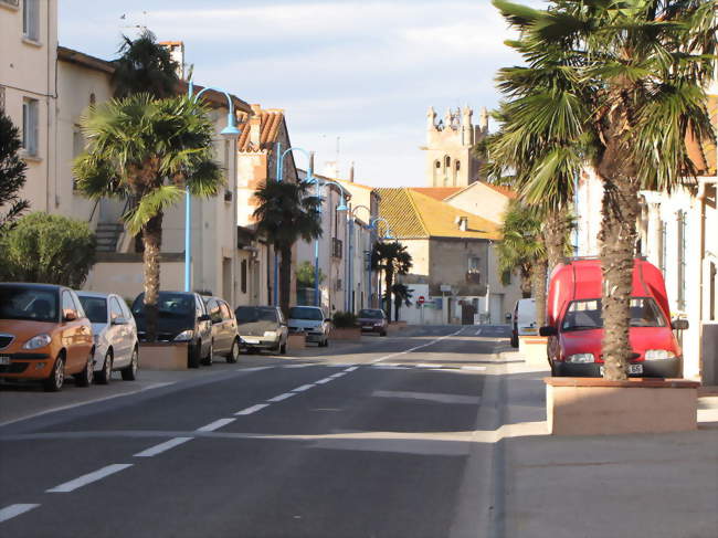Vue sur une rue de la commune - Villelongue-de-la-Salanque (66410) - Pyrénées-Orientales