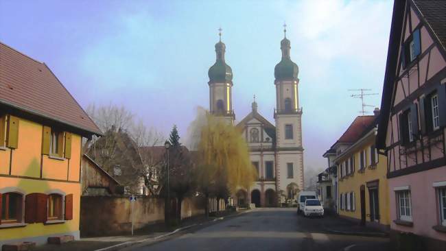 Vue du village et de l'église - Ebersmunster (67600) - Bas-Rhin