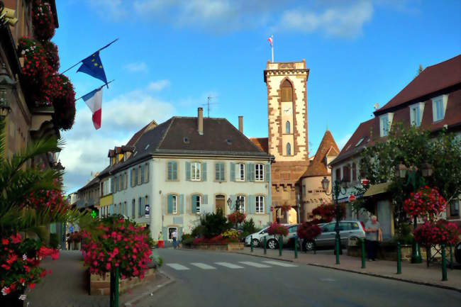 Wasselonne, vue vers la tour du château - Wasselonne (67310) - Bas-Rhin