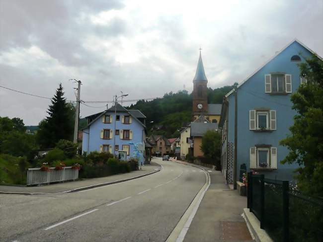 La route principale au milieu du village du Bonhomme - Le Bonhomme (68650) - Haut-Rhin