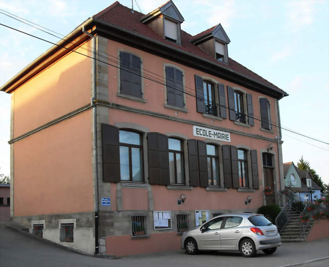 La mairie et l'école - Buethwiller (68210) - Haut-Rhin