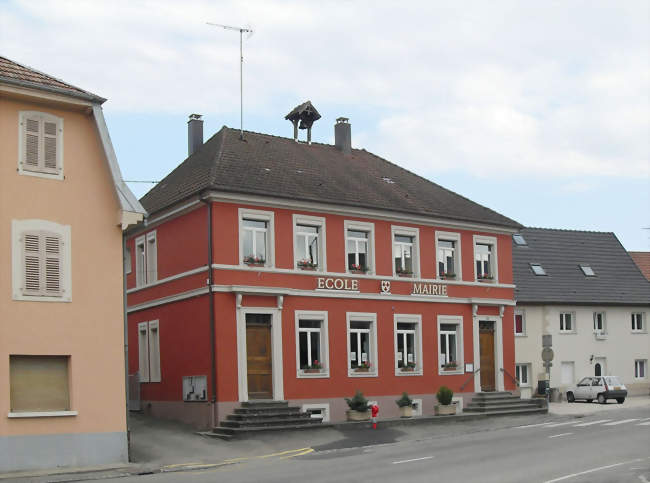 La mairie-école - Courtavon (68480) - Haut-Rhin