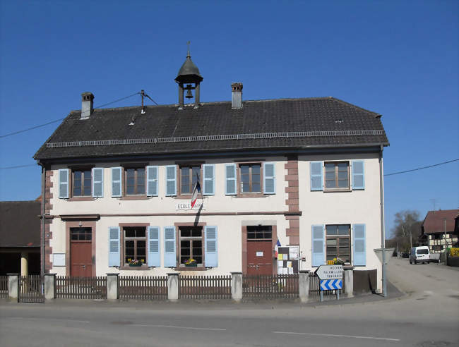 La mairie-école - Gildwiller (68210) - Haut-Rhin