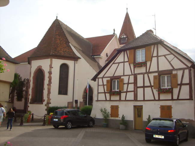 Église Saint-Michel et maison à colombages, rue Principale - Herrlisheim-près-Colmar (68420) - Haut-Rhin