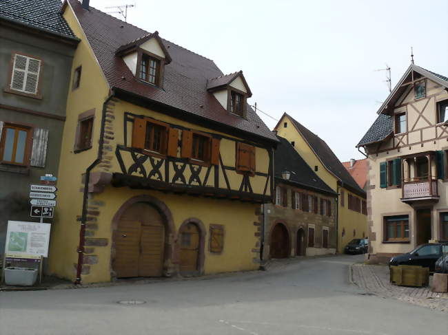 Maisons à colombages, place de la Mairie - Pfaffenheim (68250) - Haut-Rhin