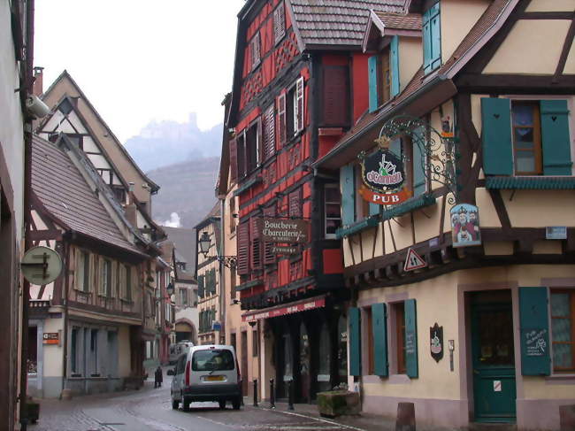 Ribeauvillé et le Château Saint Ulrich (au fond) - Ribeauvillé (68150) - Haut-Rhin