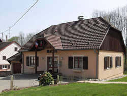 photo 1er vide-greniers au jardin du Couvent de Bellemagny