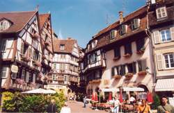 Marché textile - Place des Dominicains et rue des Clefs