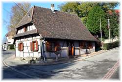 Autour du clocher roman fortifié d'Obermorschwiller