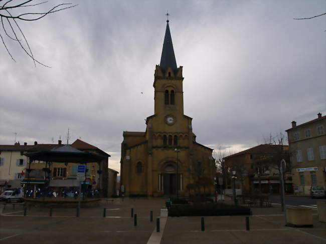 Vue de la place de la Libération du Bois d'Oingt - Le Bois-d'Oingt (69620) - Rhône