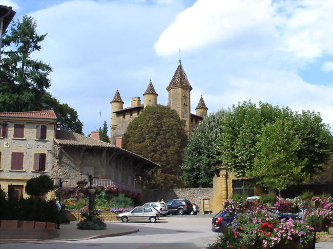 Place du Château - Bully (69210) - Rhône
