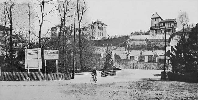Place de la Gare vers 1901 - Charbonnières-les-Bains (69260) - Rhône