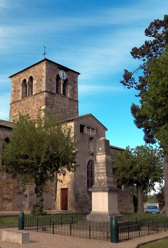 Le monument aux morts et l'église - Dracé (69220) - Rhône