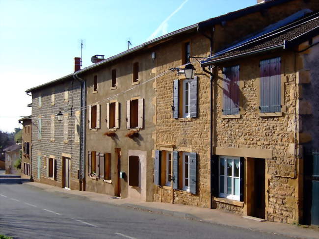Une rue du village - Frontenas (69620) - Rhône
