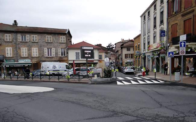 Centre-ville vu du quai de la Brévenne - Sain-Bel (69210) - Rhône