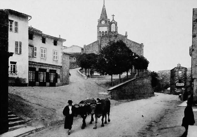 La place de Saint-Forgeux vers 1900 - Saint-Forgeux (69490) - Rhône