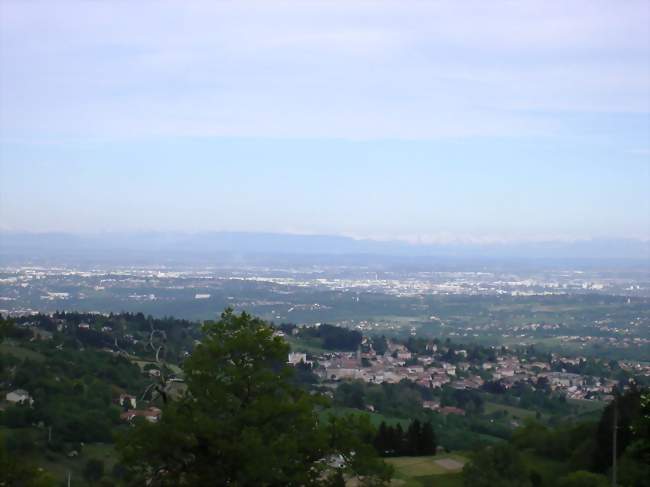 Vue à partir des collines de Vaugneray, Lyon et le Mont Blanc - Vaugneray (69670) - Rhône