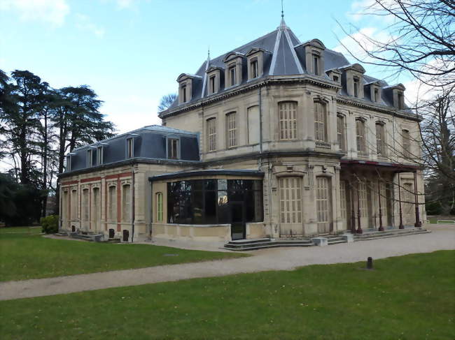 Le château de Bernis à Sathonay-Village - Sathonay-Village (69580) - Rhône