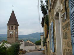 photo Drive au Domaine Le Fagolet : vente de Beaujolais Nouveau et des autres vins du Domaine, fromages, saucissons, pommes de terre