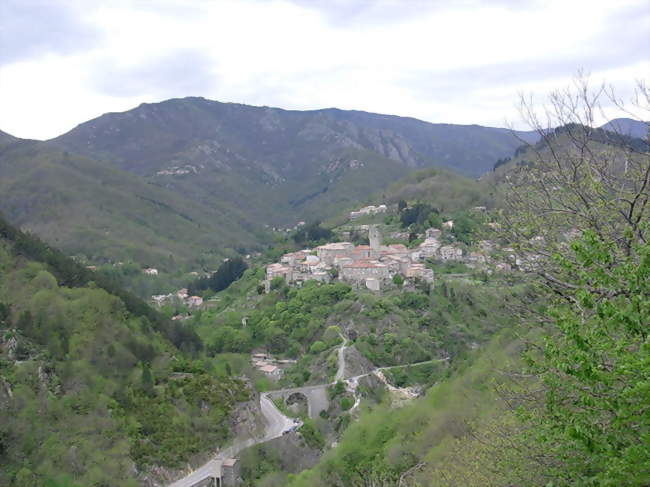 Antraigues surplombant le confluent de la Bise et de la Volane - Antraigues-sur-Volane (07530) - Ardèche