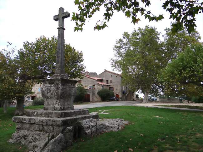 Place du village - Montréal (07110) - Ardèche