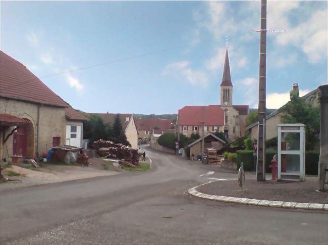 Le centre du village vu depuis la route principale venant de Lure - Adelans-et-le-Val-de-Bithaine (70200) - Haute-Saône