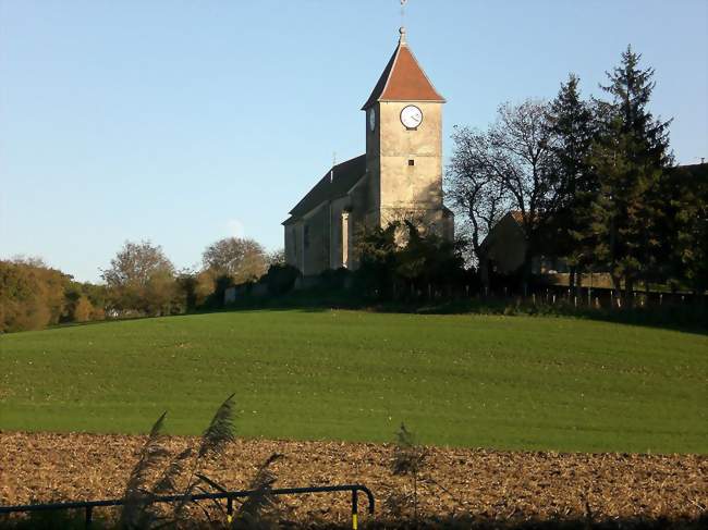 L'église Saint-Pierre-et-Saint-Paul et son clocher pyramidal - Battrans (70100) - Haute-Saône
