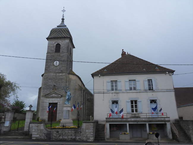L'église et la mairie - Brussey (70150) - Haute-Saône