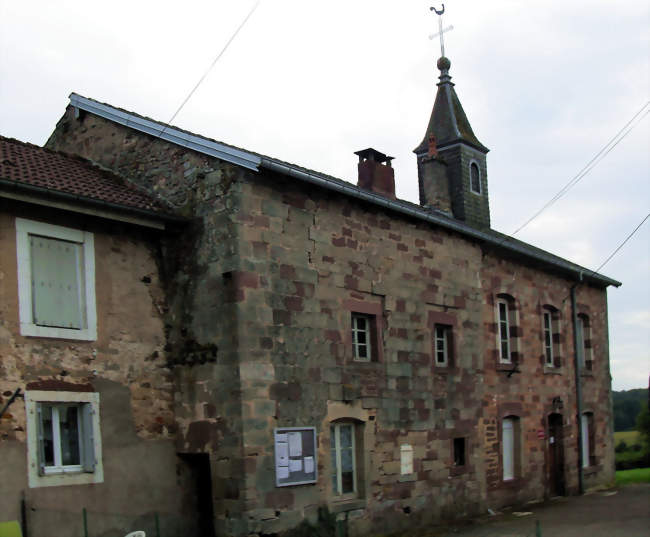 La mairie dans les anciens bâtiments du prieuré - Fleurey-lès-Saint-Loup (70800) - Haute-Saône